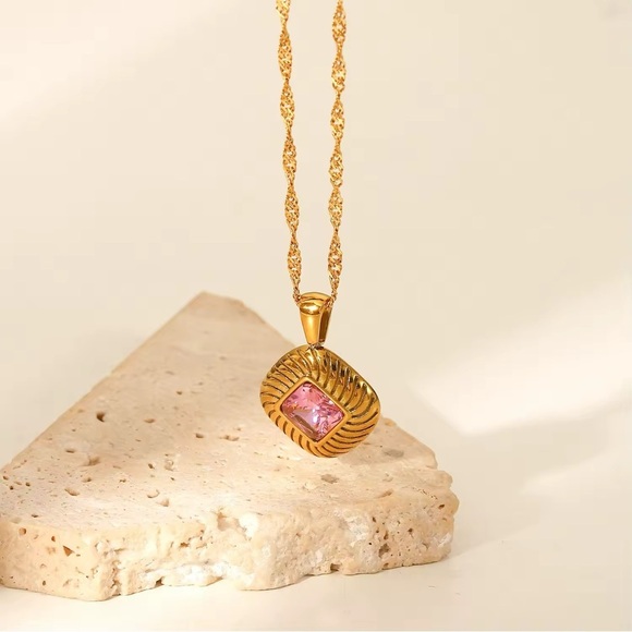 18K Gold plated -  Pink Pendant Necklace - Picture 5 of 7